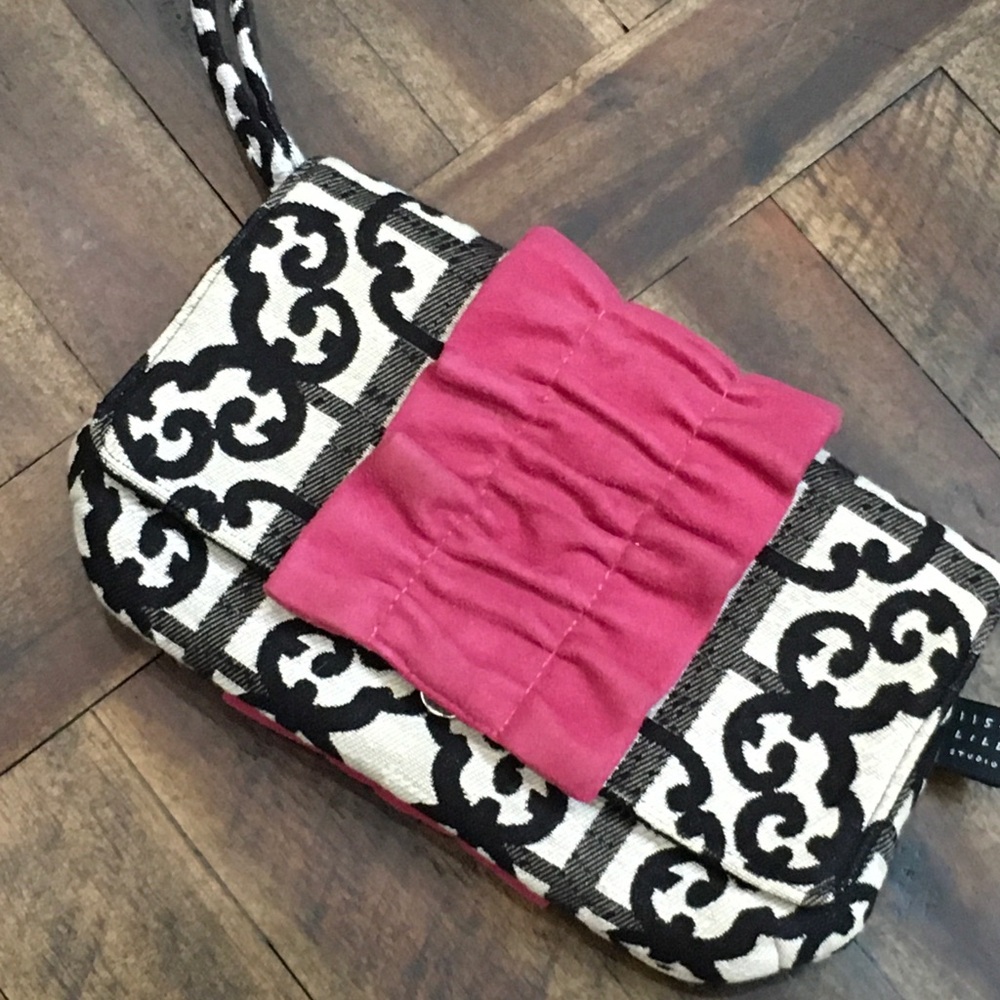 Lisa Lill Studio Stylish Pink and Black Patterned Women's Wristlet Clutch